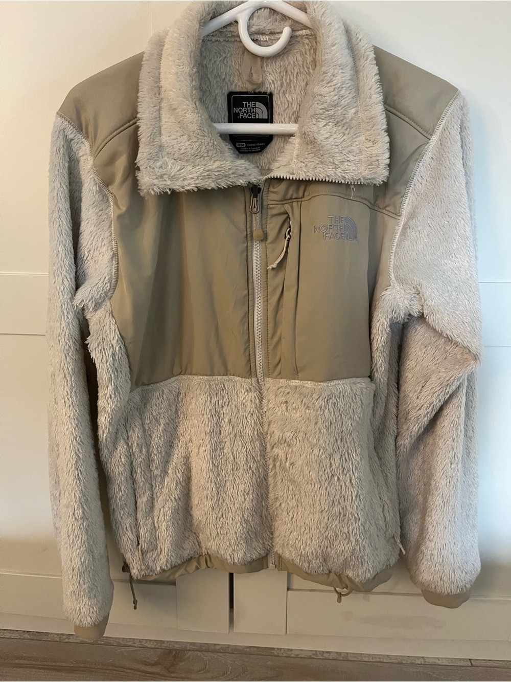 The North Face Women's Beige/Cream Sherpa Fleece Zip Jacket